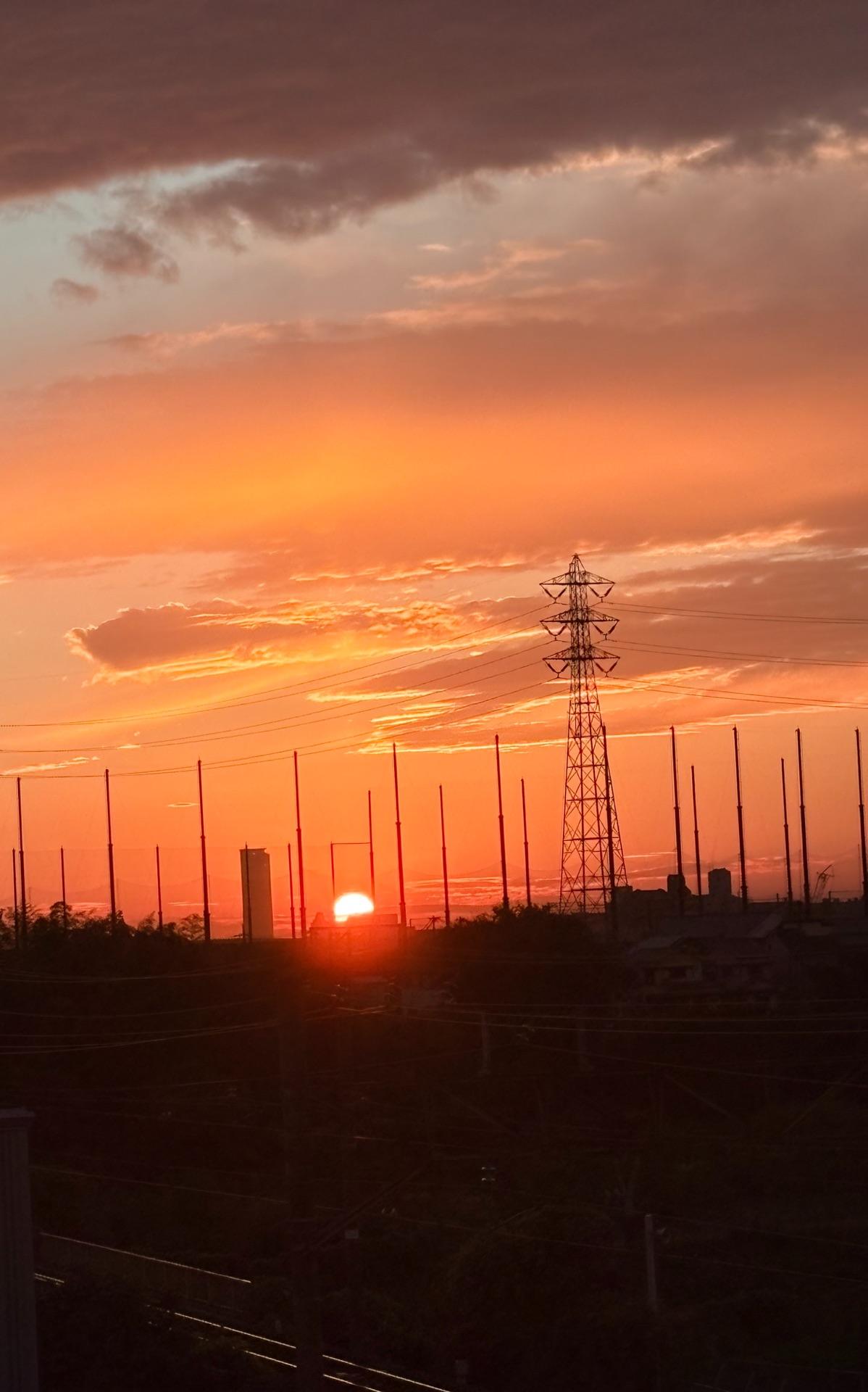 夕焼け空と紅葉と雪と