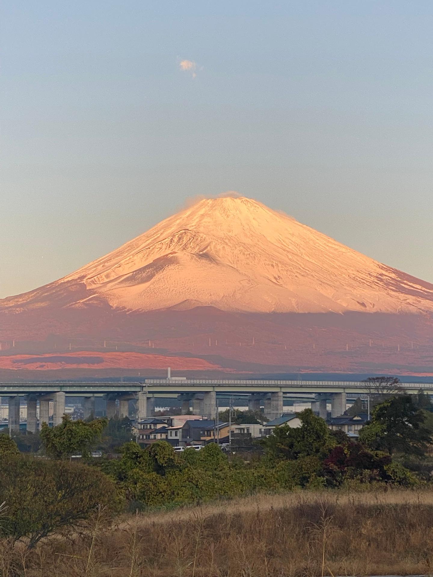 富士山の雪の量増えました。