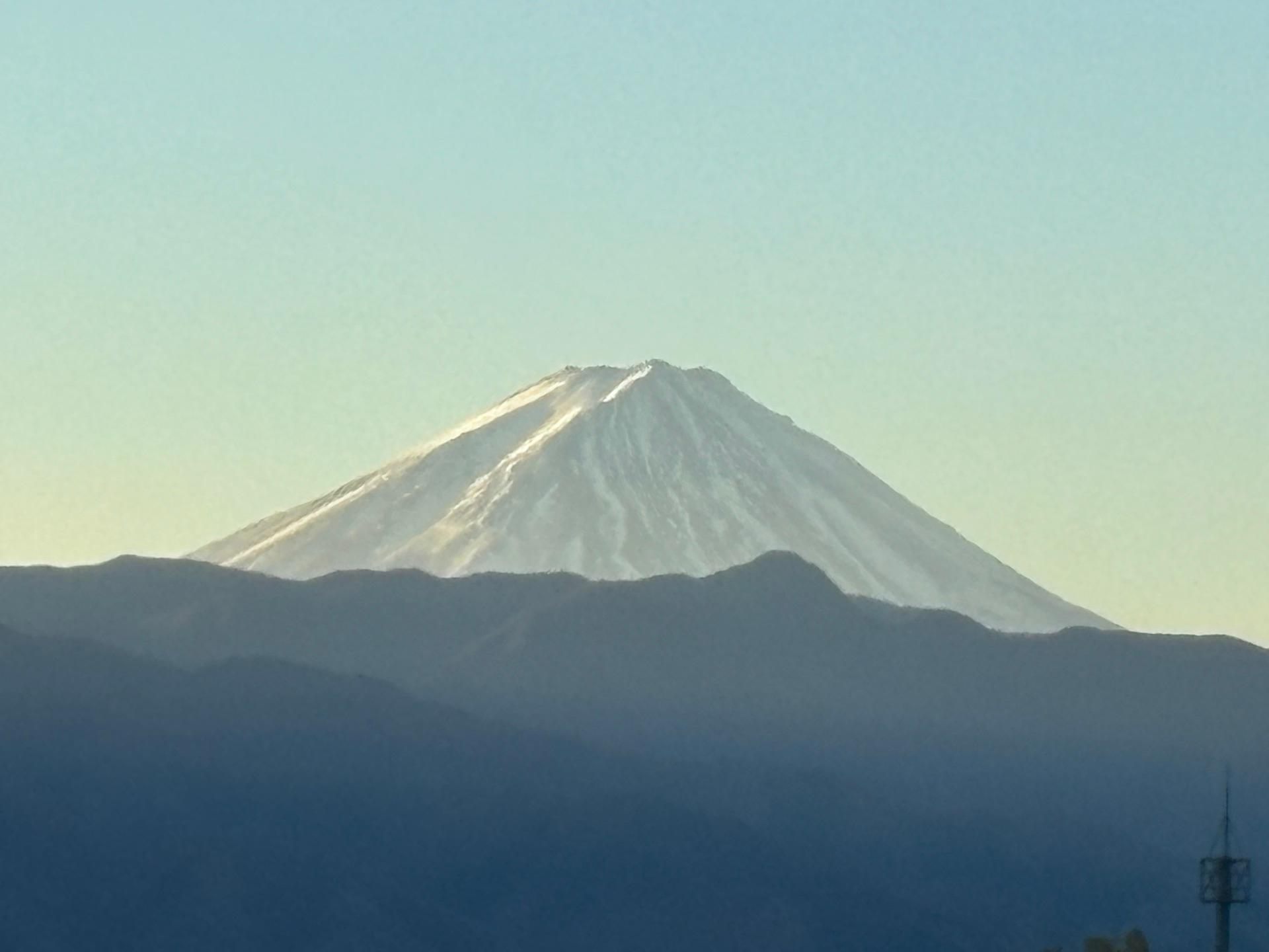 青空広がる 富士山御坂の山々くっきり 路面乾く フロントガラスクリア 微風0.6℃@牧丘
