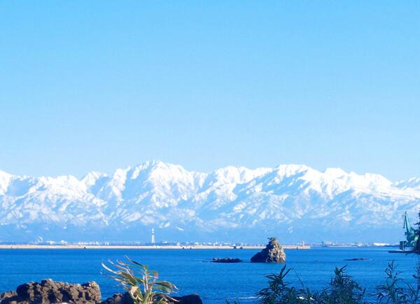 雨晴海岸からの剣岳と立山。