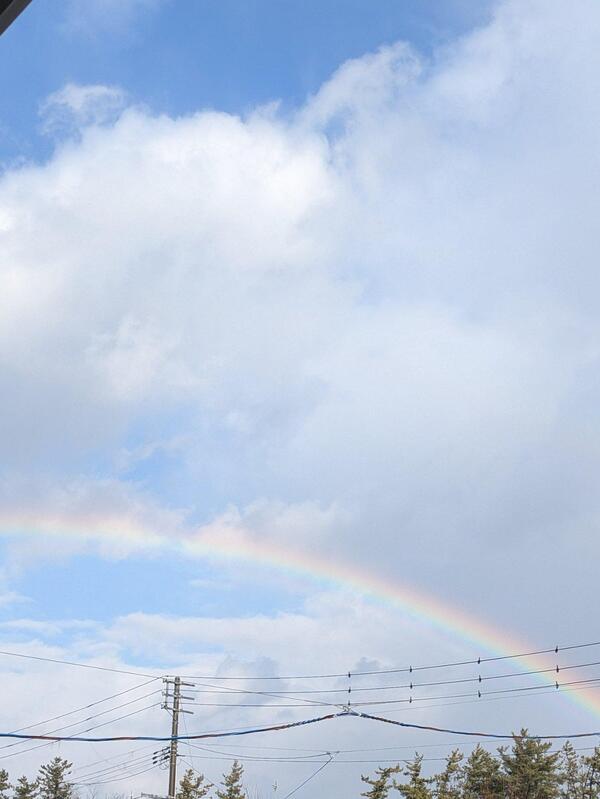 東側曇り　西側晴れ　虹が出てるよ⤴️⤴️