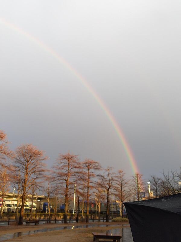 雨止みそうで止まない