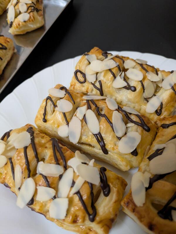 チョコ入りアップルパイ作ったから明日彼氏に渡すんだ♡