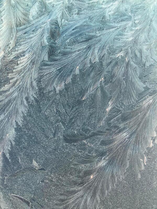 車のフロントガラスがカチカチ