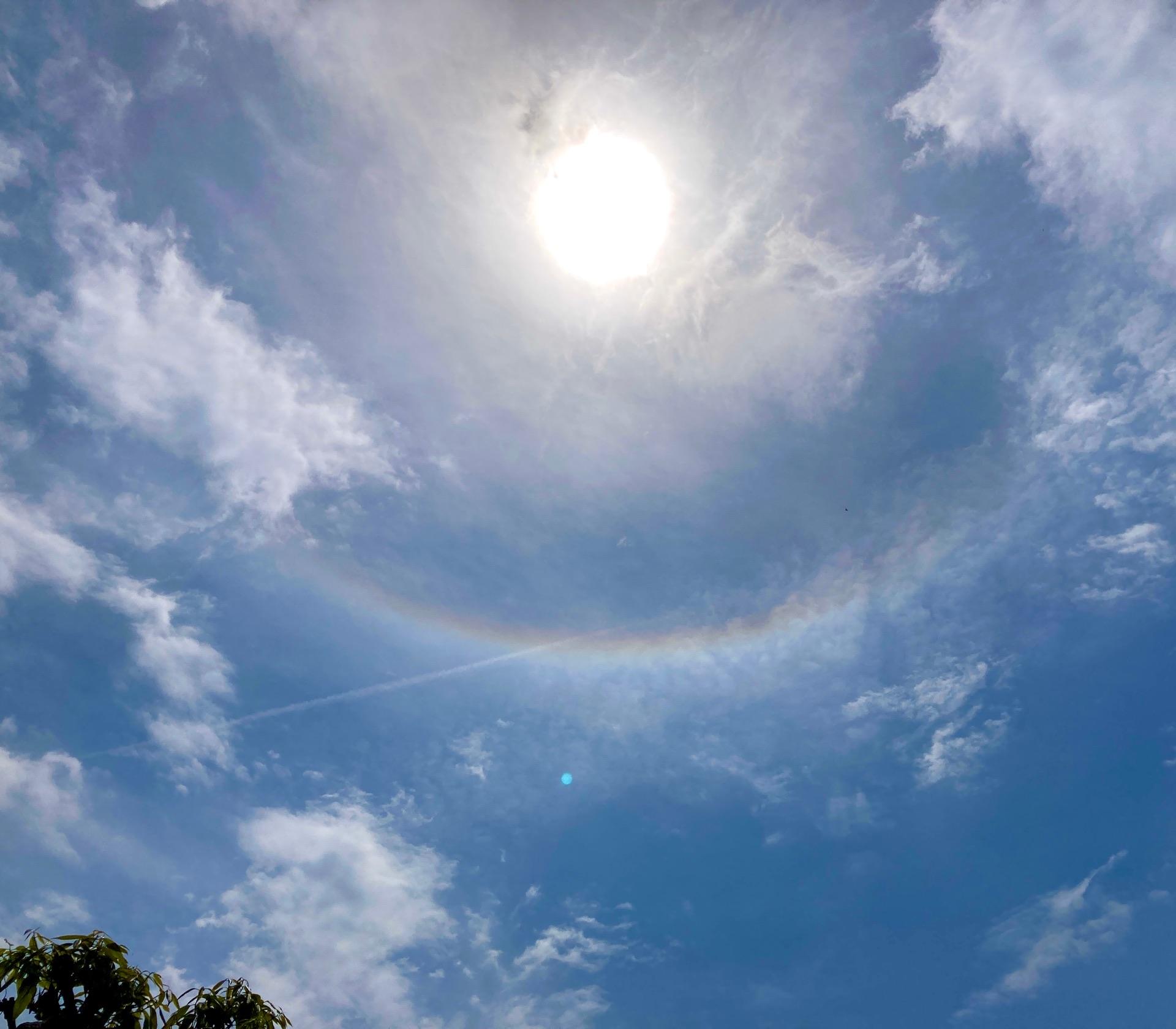 虹？ なんちゃらアーク？ きれい🌈