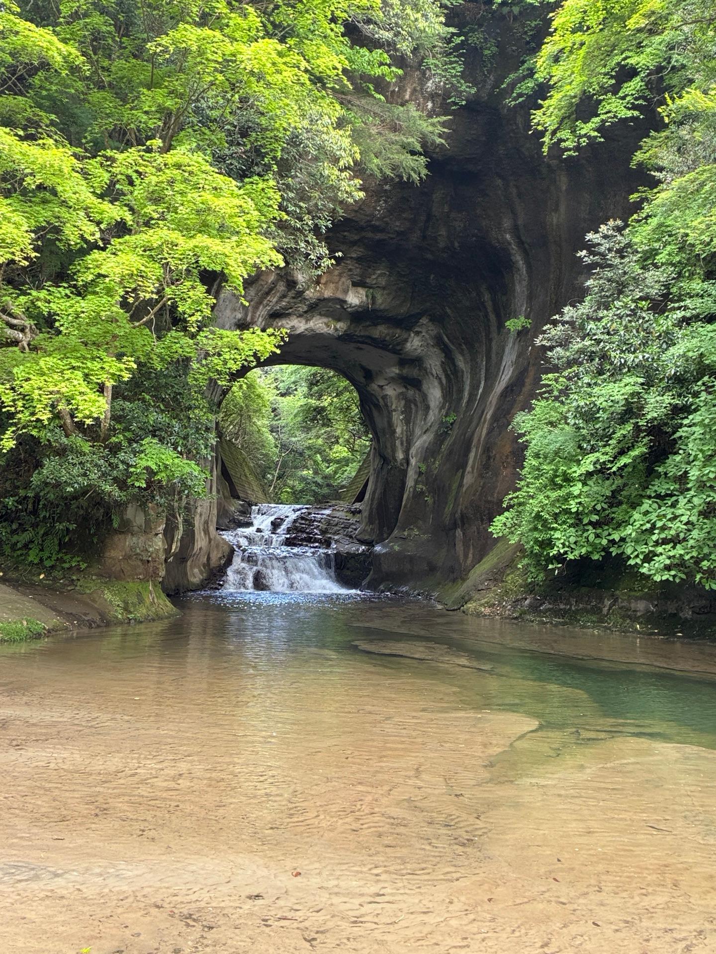 亀岩の洞窟