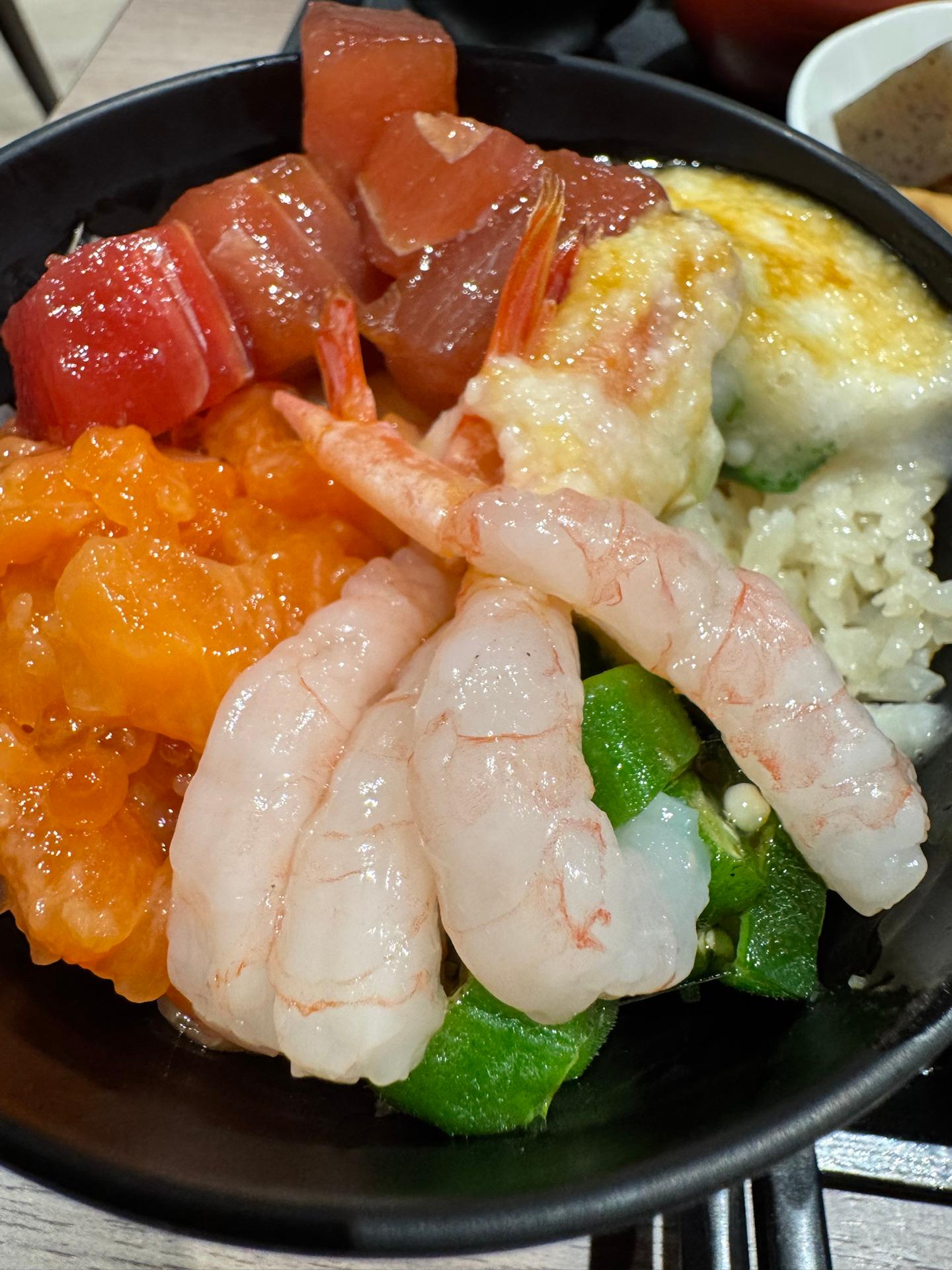 行きたかった海鮮のお店に行って海鮮丼食べてきました！