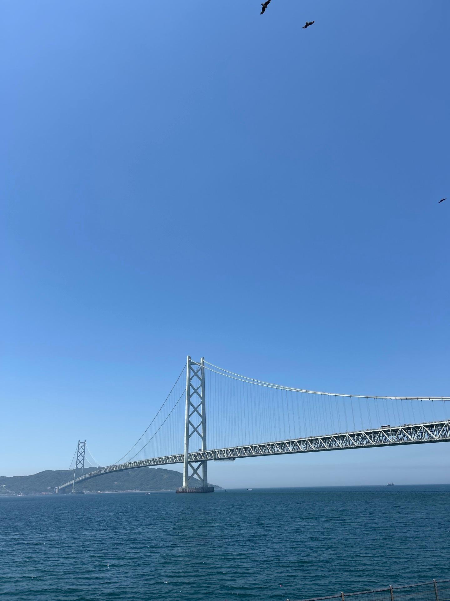 明石大橋はとてもいい天気☀️ですよ😀風が少しきつめかなぁ