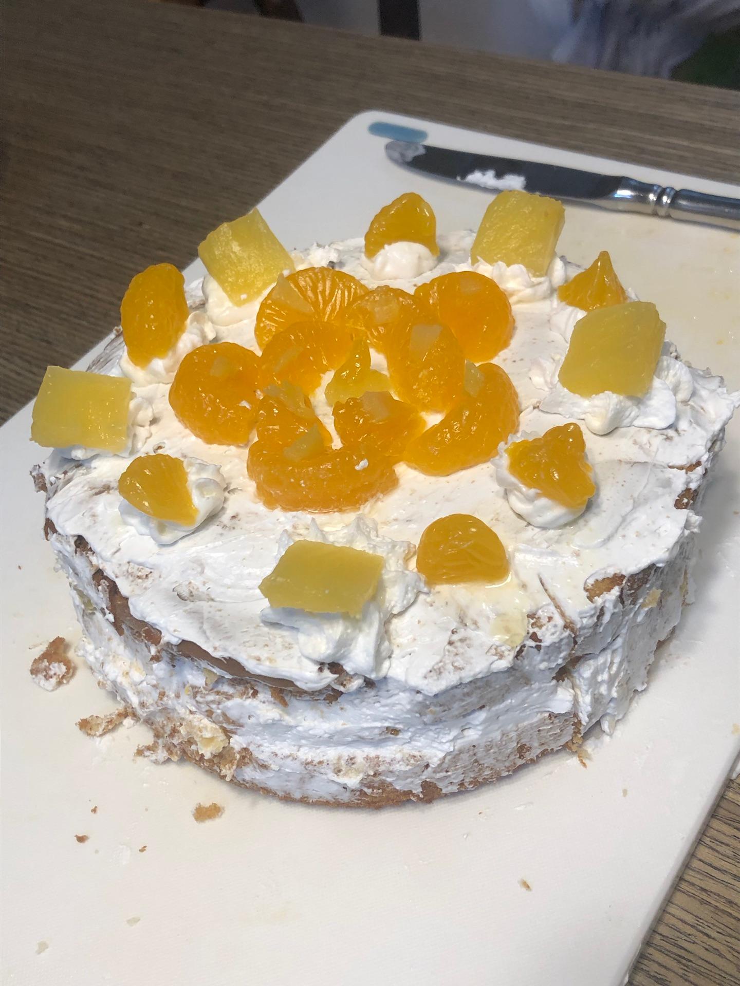 見て〜俺が作ったフルーツケーキ🍰