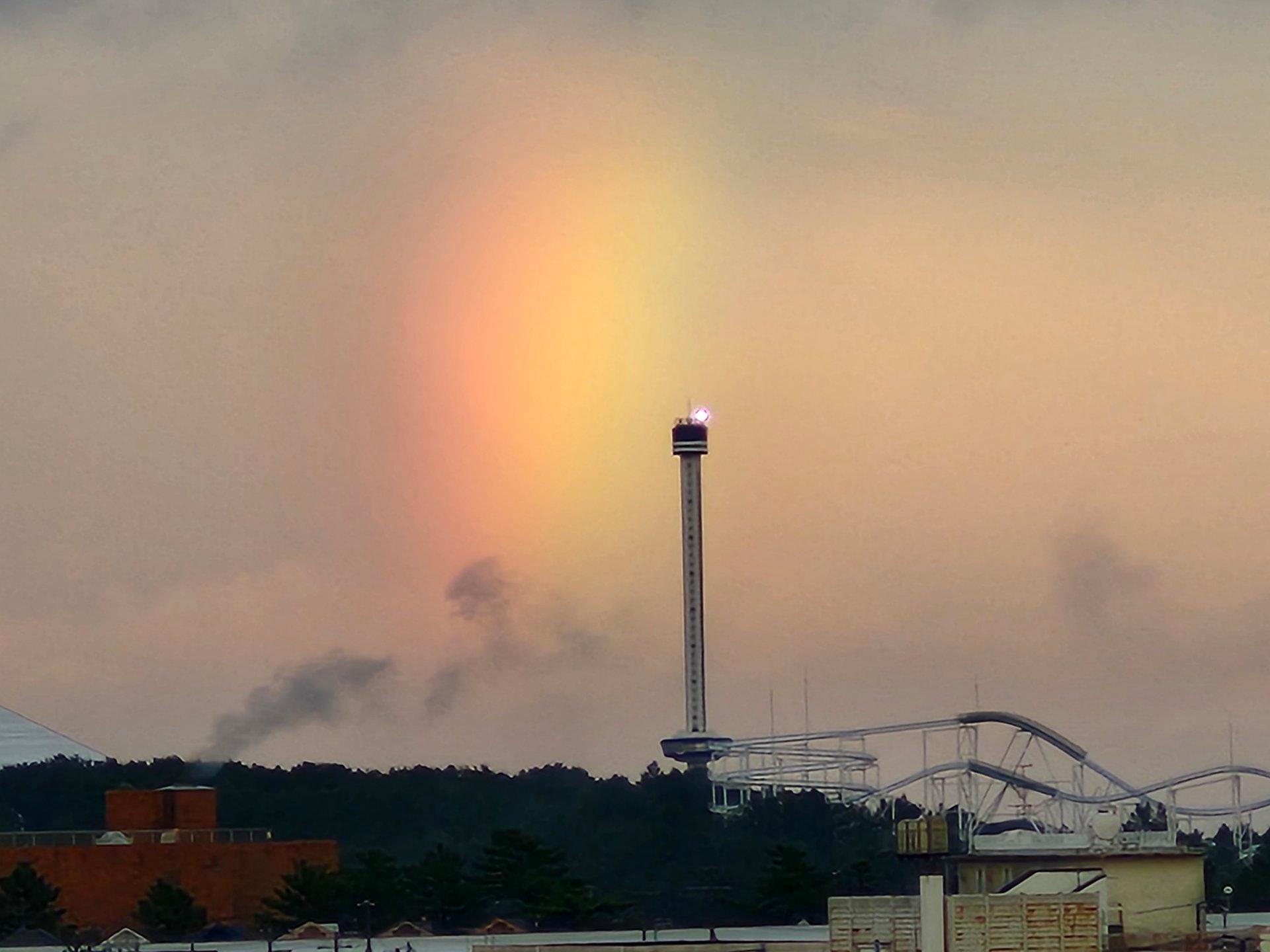 雨上がりの空に、短い間でしたが、虹が見えました。