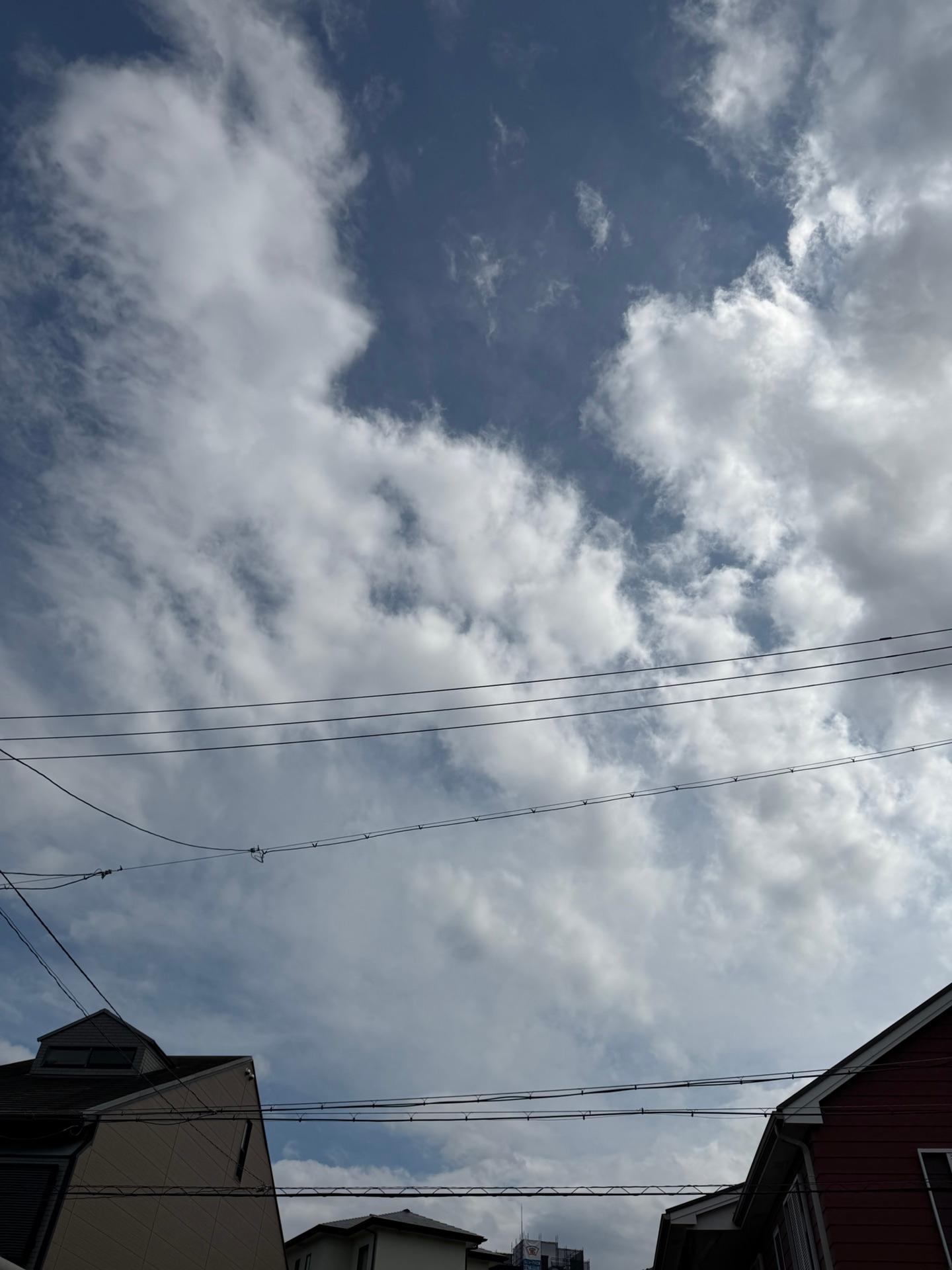 見よこの雲、夏のだわ