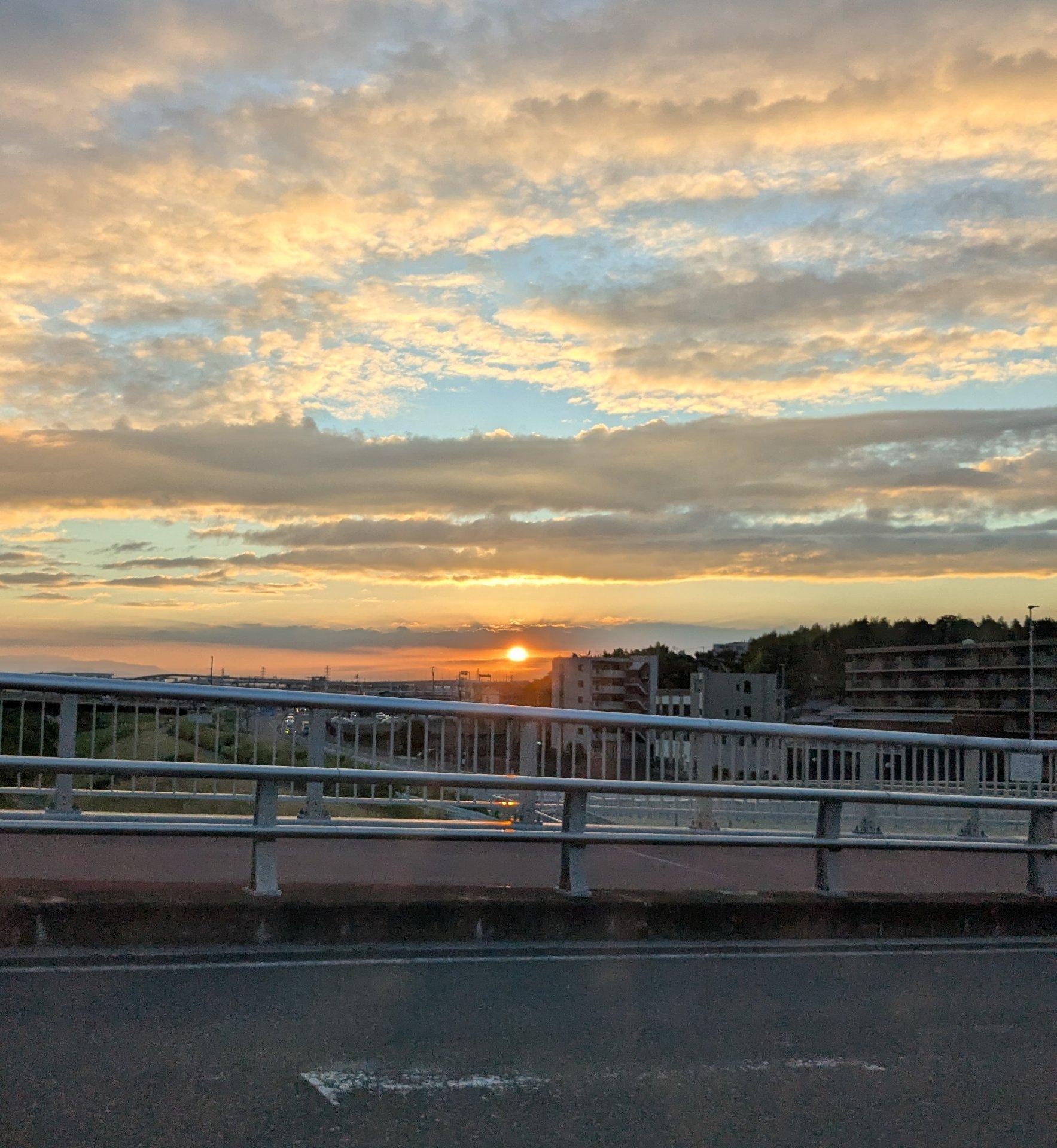 ＜いまの天気＞くもり「美しい夕日」