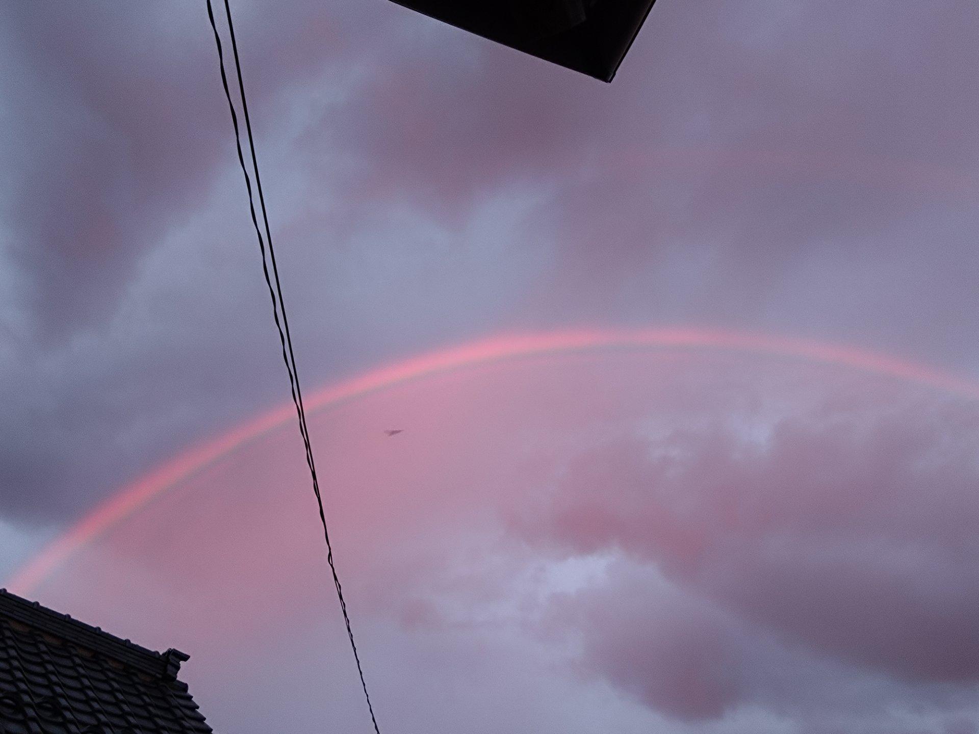 ＜いまの天気＞くもり「雲がかかってる 雨は降っていない 虹のお裾分け」