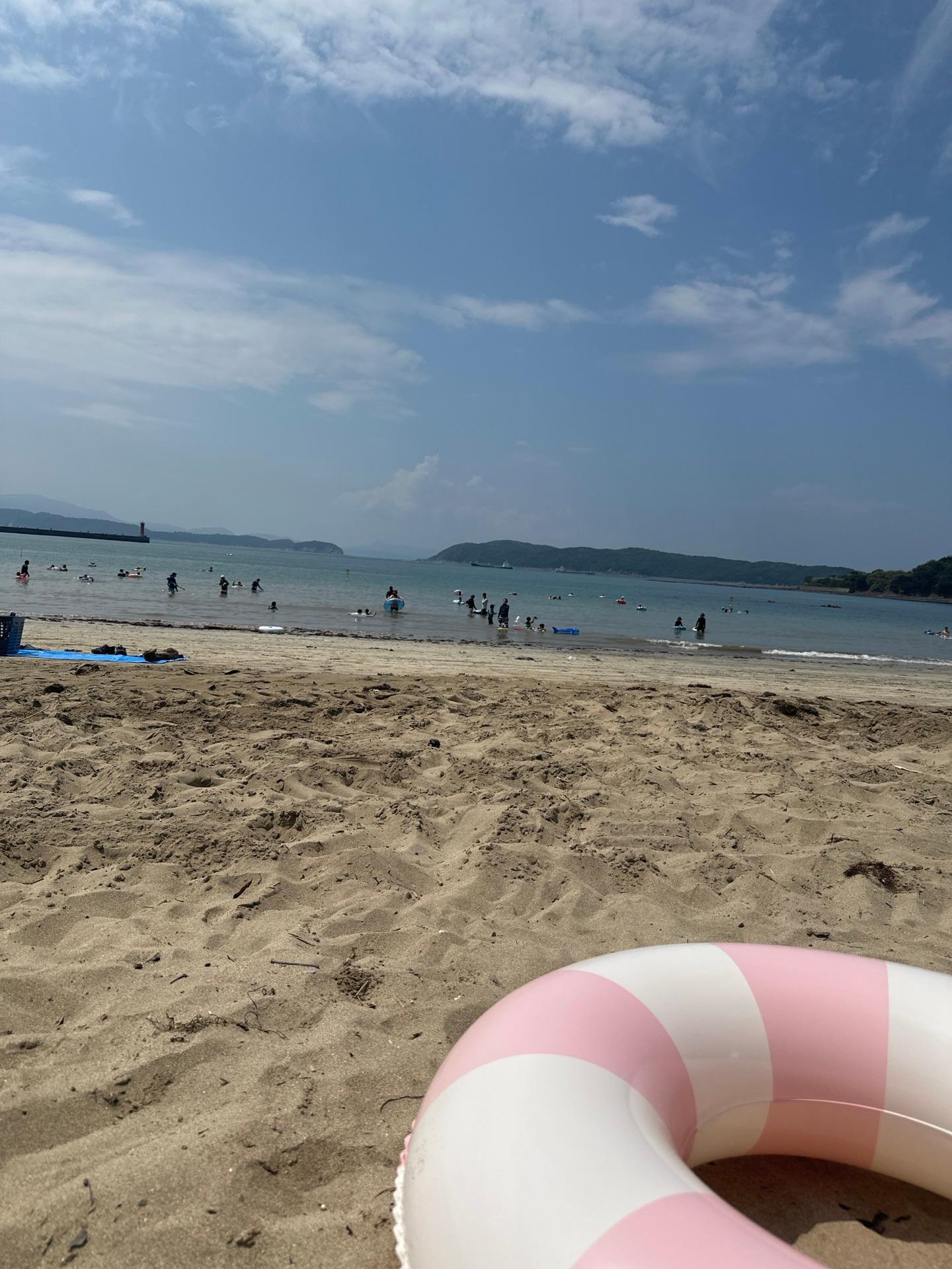 ＜いまの天気＞晴れ「加太海水浴場 人多いです🤣」