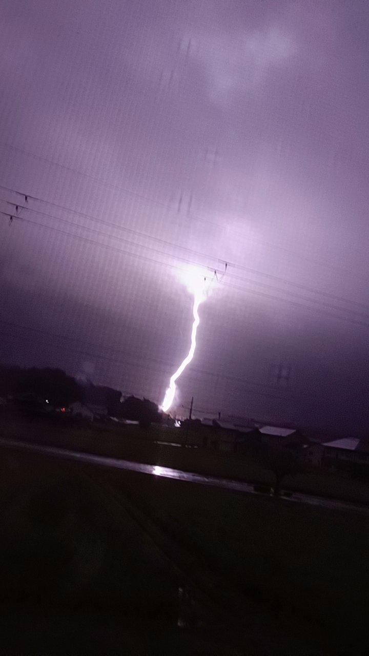 ＜いまの天気＞雨「落ちた！雷雨こわい⚡」