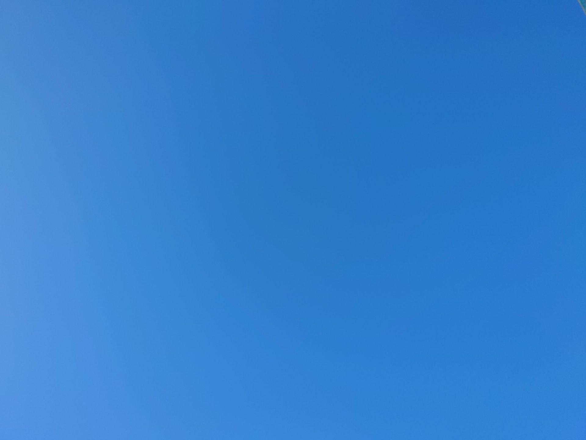 ＜いまの天気＞晴れ「雲一つない青空久しぶり~」